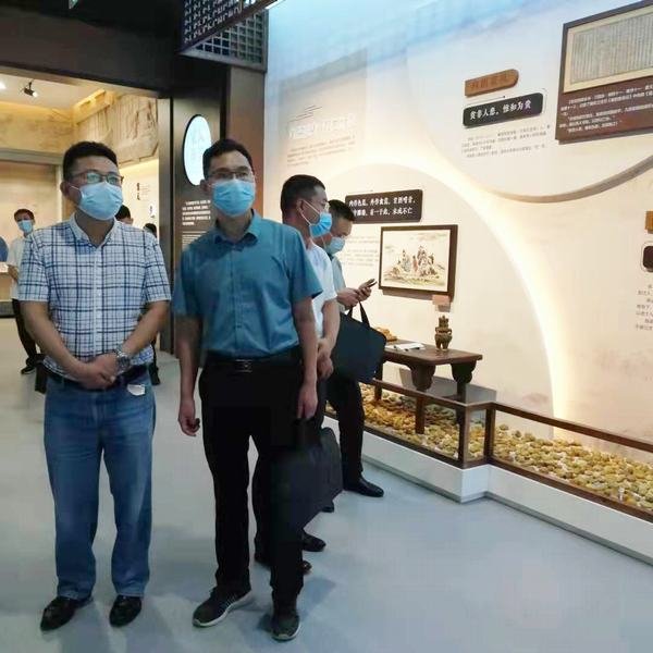 公司領(lǐng)導到四川天府家風館參觀學習